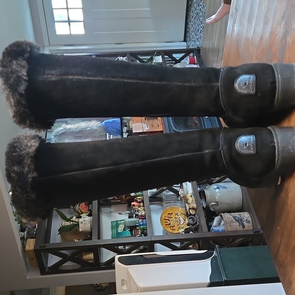 Bearpaw Black Suede Knee-High Boots with Never Wet Technology Womens Size 9 EUC - Picture 3 of 8